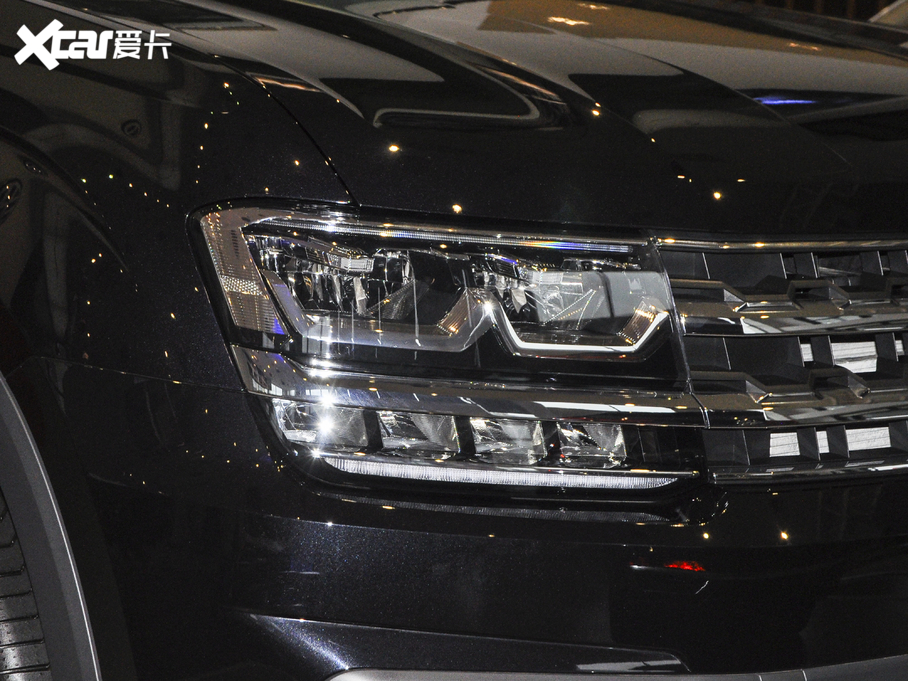 2020; Ŀ 330TSI (q)A