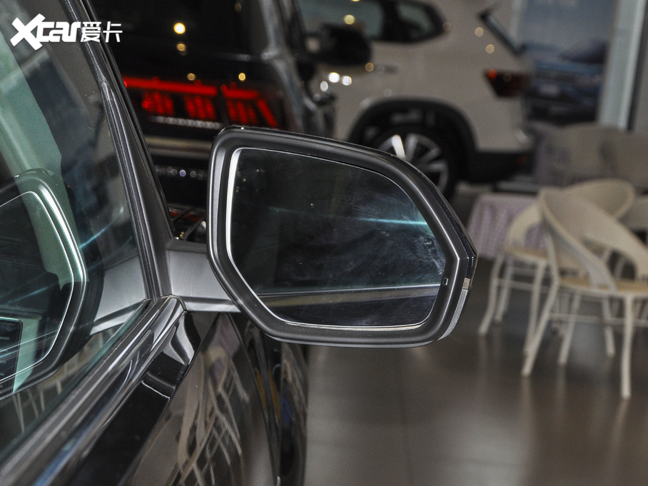 2020; Ŀ 330TSI (q)A