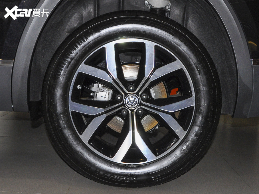 2020; Ŀ 330TSI (q)A