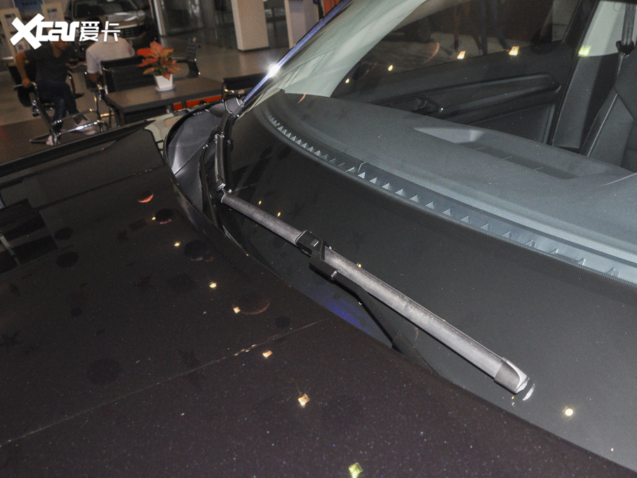 2020; Ŀ 330TSI (q)A