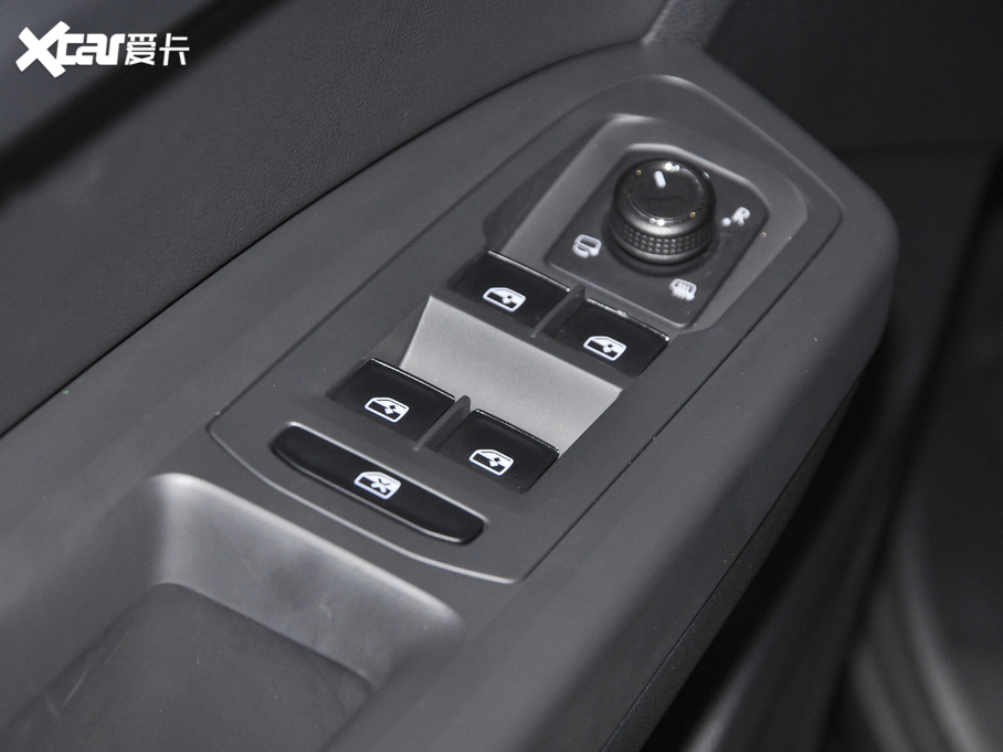 2020; Ŀ 330TSI (q)A