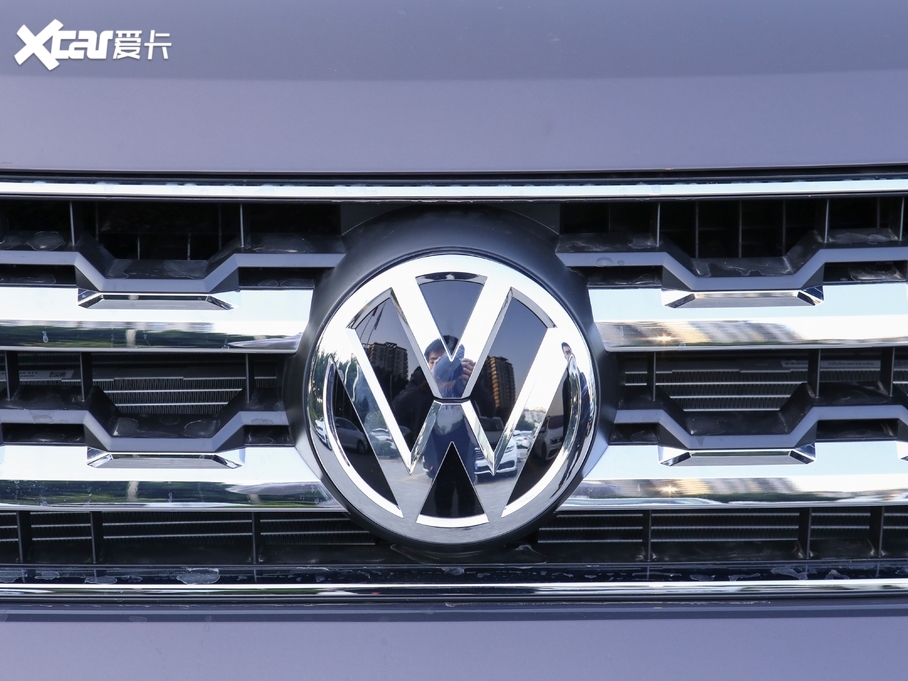 2020; Ŀ 530 V6 (q)A