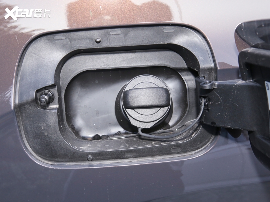 2020; Ŀ 530 V6 (q)A