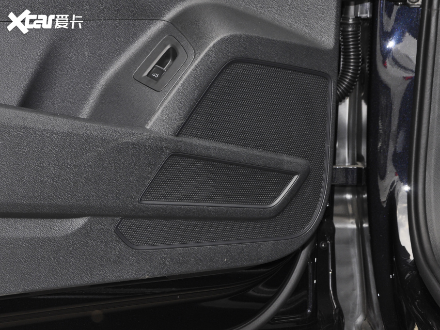 2020; Ŀ 380TSI m VI