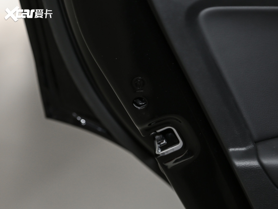 2020; Ŀ 530 V6 (q)A