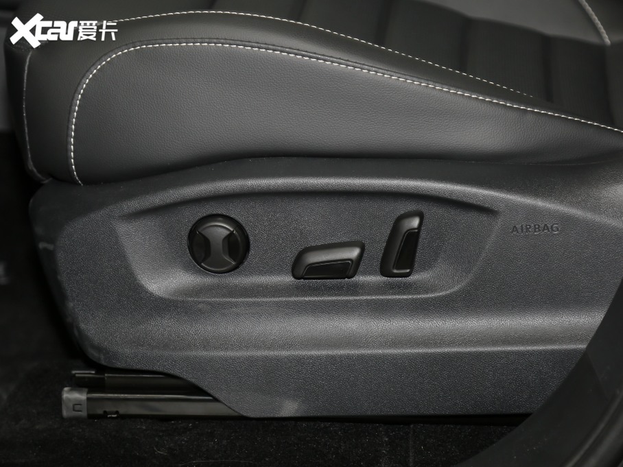 2020; Ŀ 530 V6 (q)A