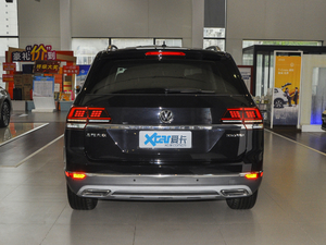 2020款改款 330TSI 两驱豪华版 正后	