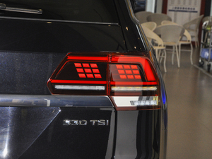 2020款改款 330TSI 两驱豪华版 尾灯