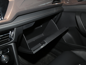2020款280TSI 旗舰版 国VI 手套箱