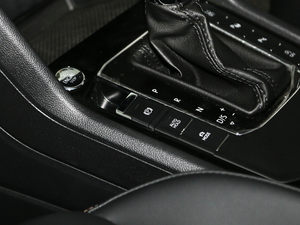 2020款280TSI 旗舰版 国VI 驻车制动器