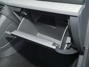 2020款280TSI 风尚版 国VI 手套箱