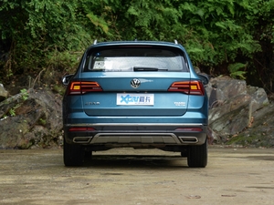2020款330TSI 四驱旗舰版 国VI 正后	