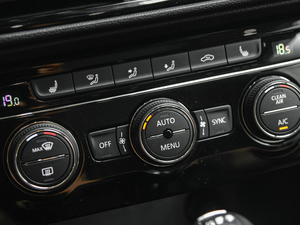 2020款330TSI 四驱旗舰版 国VI 中控区