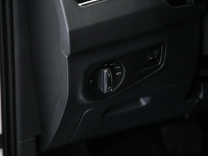 2020430 PHEV F п؅^