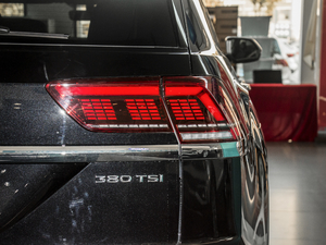 2020款改款 380TSI 四驱豪华版 尾灯