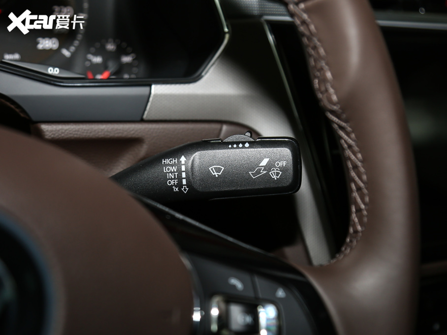 2021���x�� 380TSI ���A��