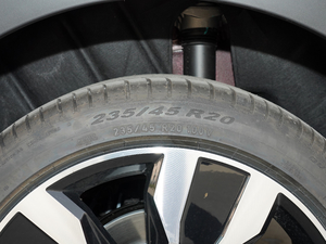 2021款380TSI 四驱尊崇旗舰版 轮胎尺寸