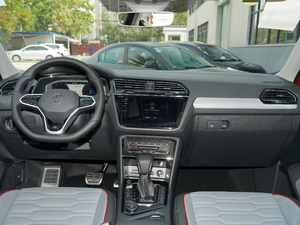 2021款380TSI 四驱尊崇旗舰版 中控台