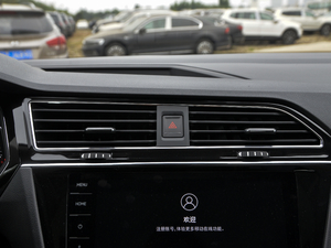 2021款330TSI 两驱尊崇旗舰版 空调出风口