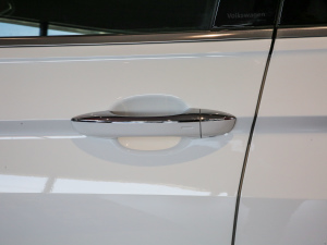 2021款330TSI 两驱越享版 主驾门拉手