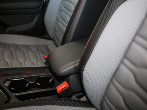 2021款330TSI 两驱越享版 中央扶手箱