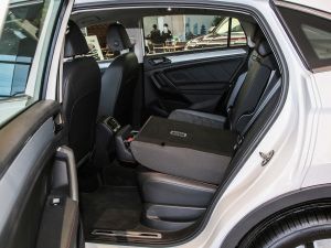 2021款330TSI 两驱越享版 后排座椅放倒