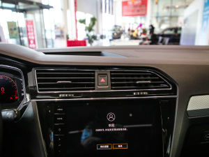 2021款330TSI 两驱越享版 空调出风口