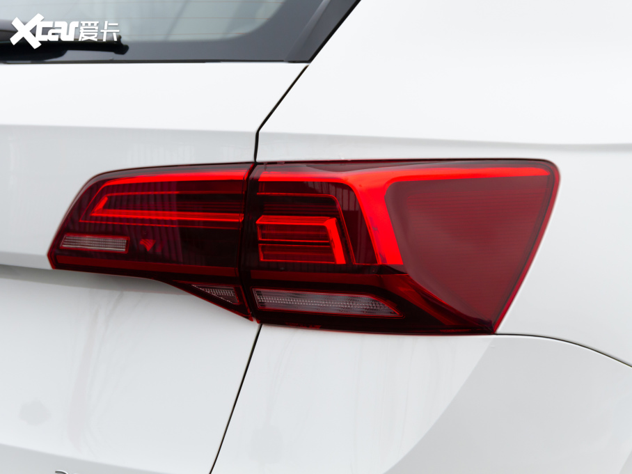 2021; 330TSI (q)APLUS