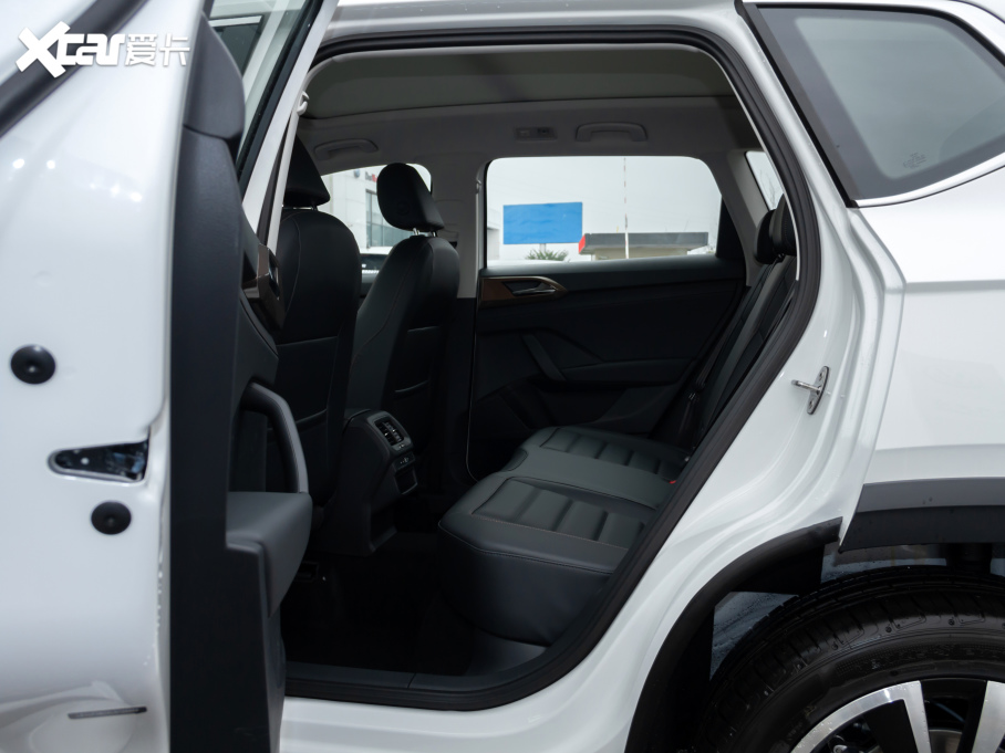 2021; 330TSI (q)APLUS