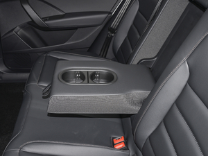 2021款280TSI 舒适版 后排中央扶手