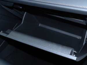 2021款330TSI 四驱豪华版PLUS 手套箱