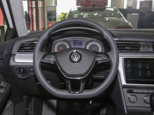 2021款230TSI DSG风尚版 方向盘