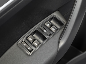 2021款1.5L 手动舒适版 主驾车窗控制区	