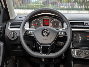 2021款1.5L 手动舒适版 方向盘