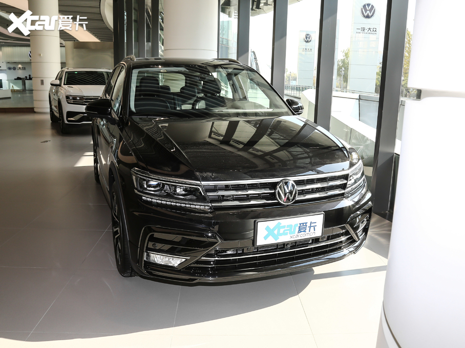 2021;^L 330TSI Ş  R-Line