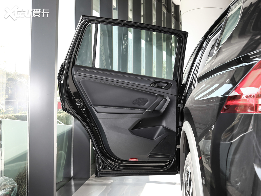 2021;^L 330TSI Ş  R-Line