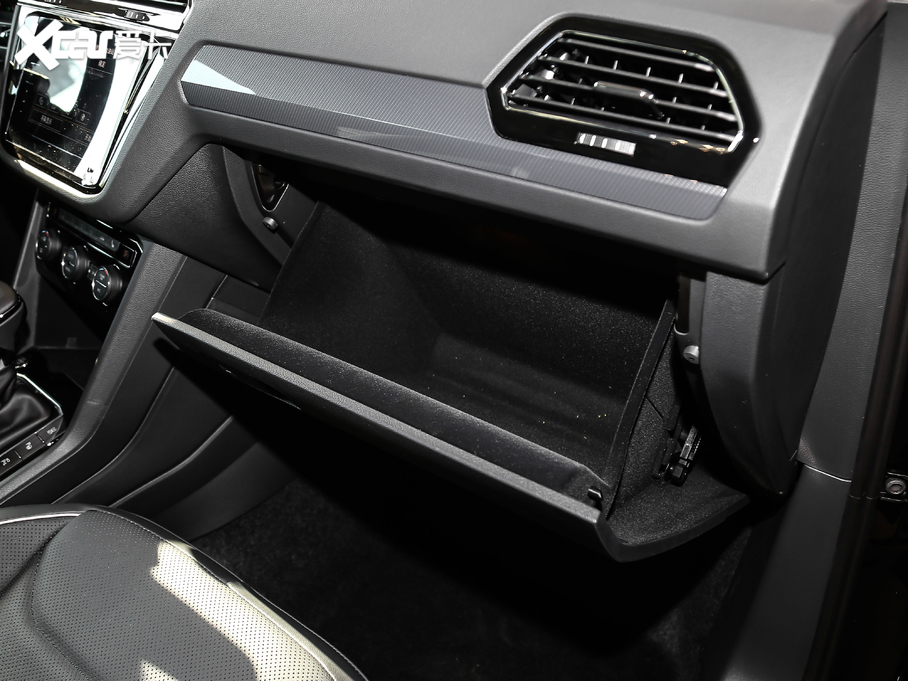 2021;^L 330TSI Ş  R-Line