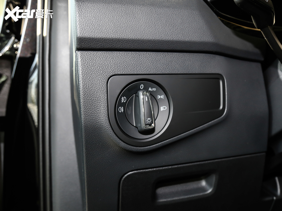 2021;^L 330TSI Ş  R-Line