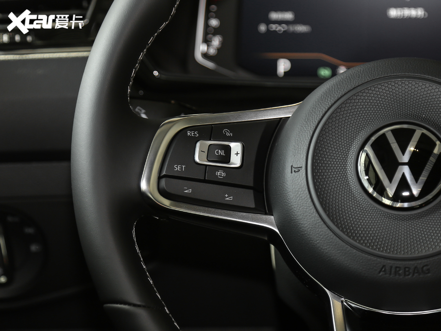 2021;^L 330TSI Ş  R-Line