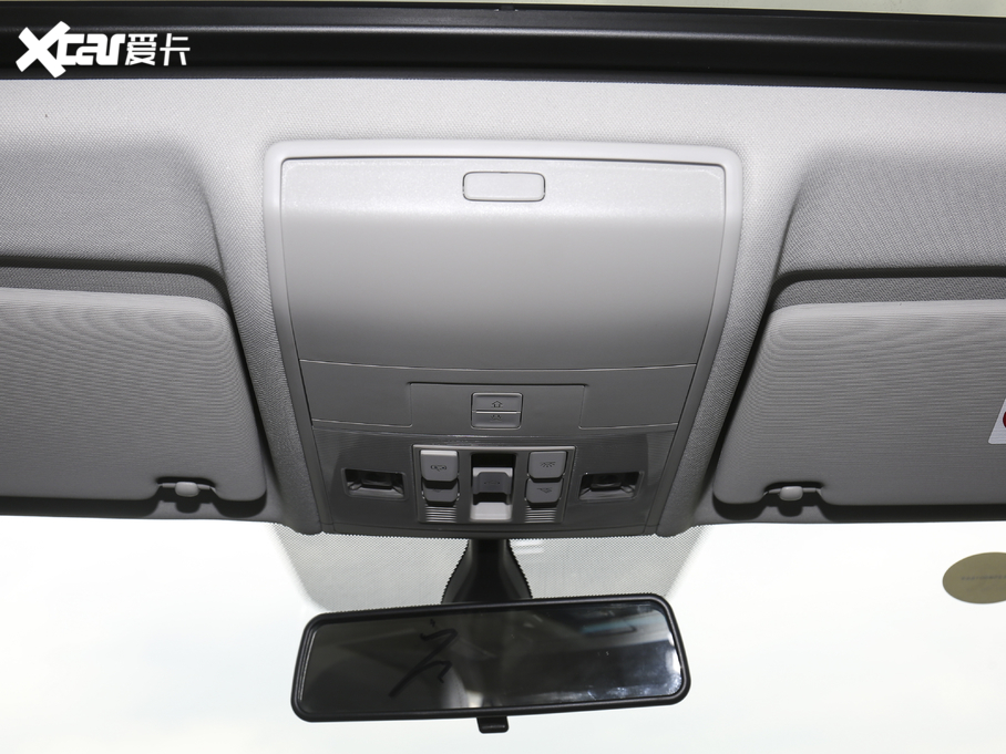 2021��;�^L 330TSI ������