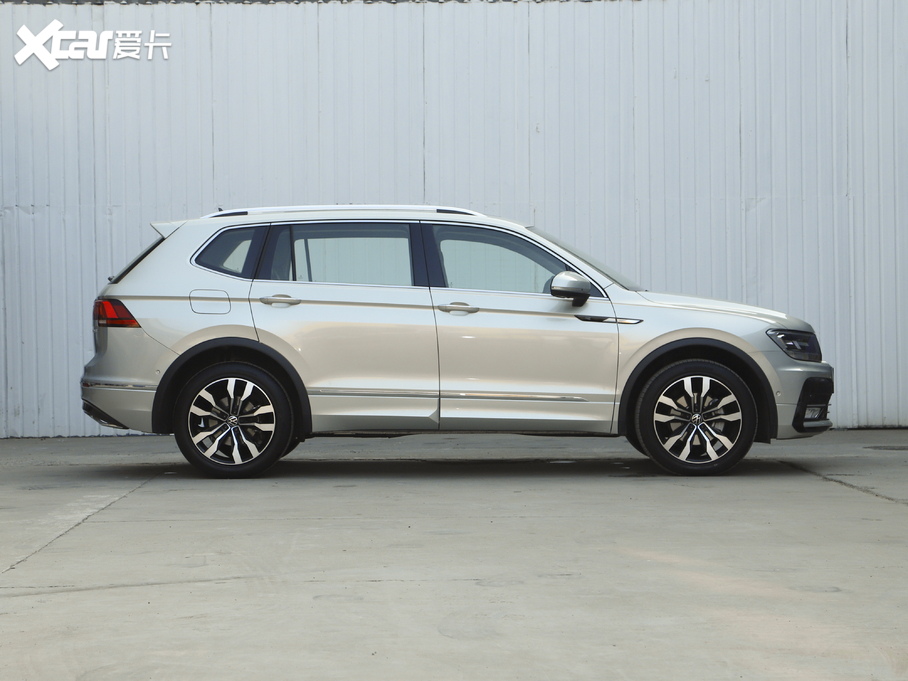 2021;^L 330TSI Խ R-Line