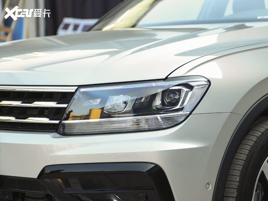 2021;^L 330TSI Խ R-Line