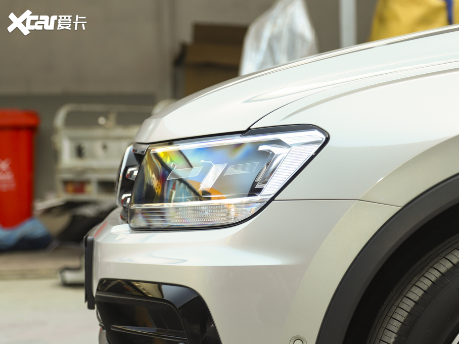 2021;^L 330TSI Խ R-Line