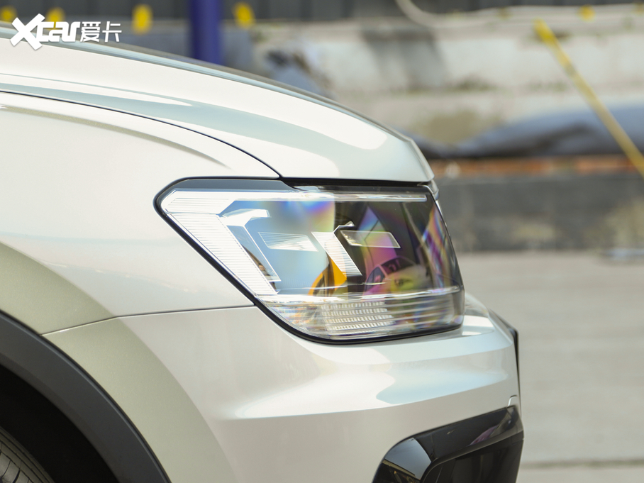 2021;^L 330TSI Խ R-Line