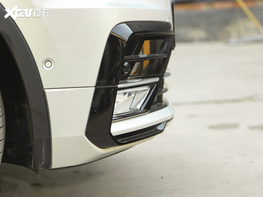 2021;^L 330TSI Խ R-Line