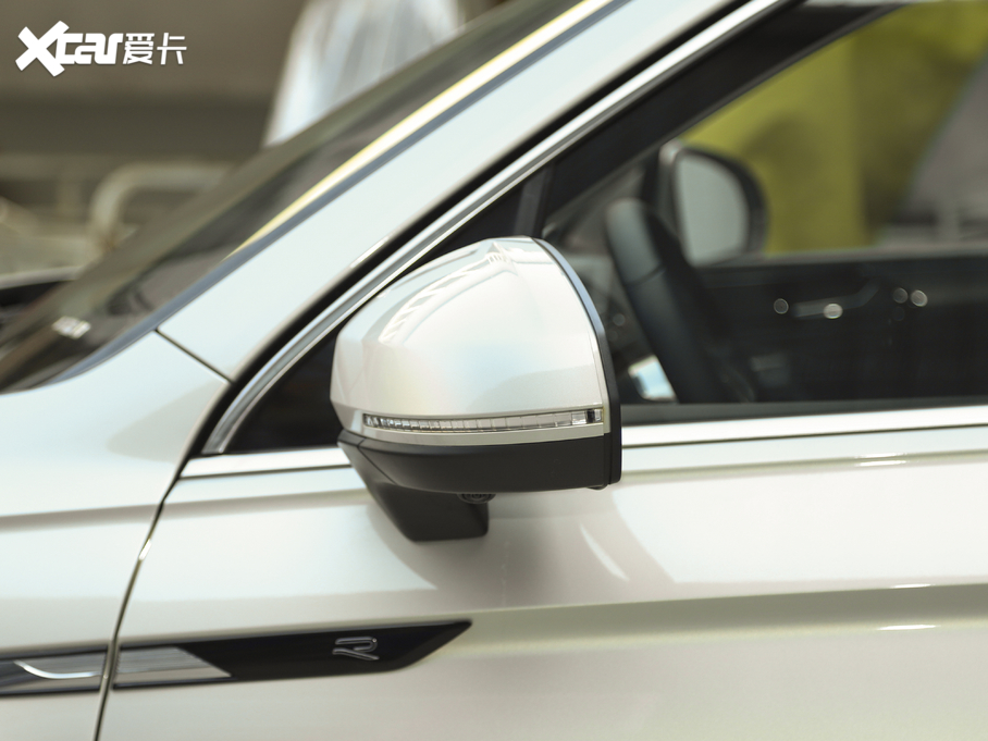 2021;^L 330TSI Խ R-Line