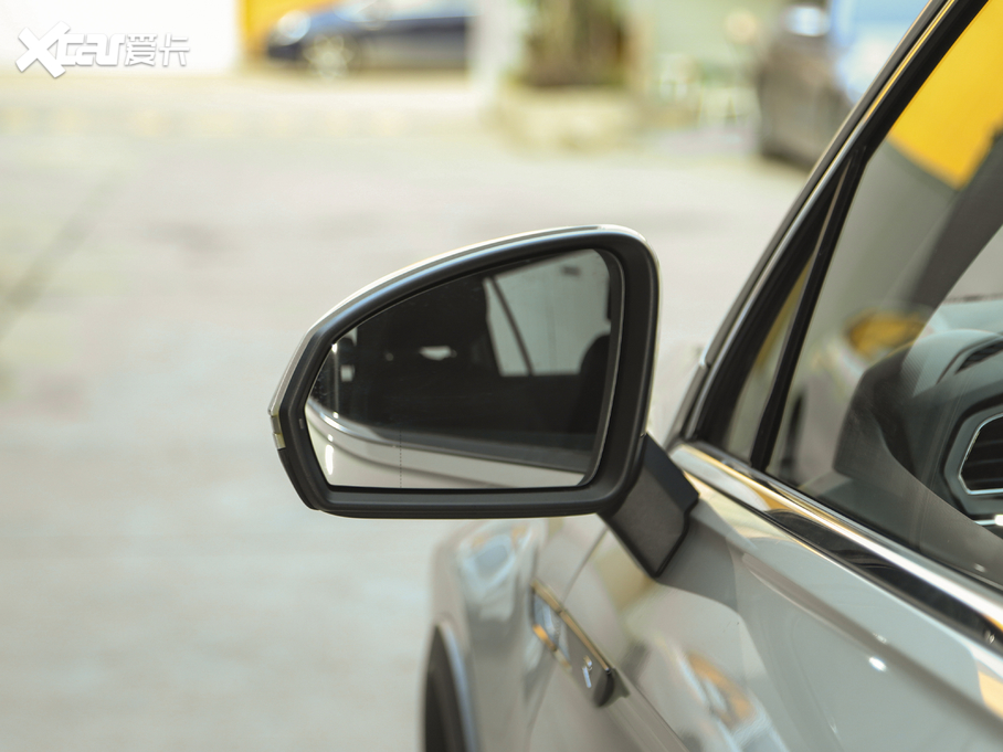 2021;^L 330TSI Խ R-Line