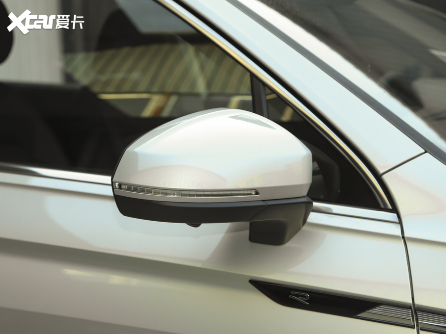 2021;^L 330TSI Խ R-Line