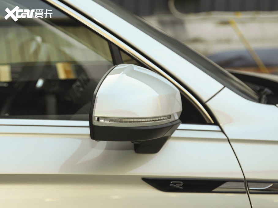 2021;^L 330TSI Խ R-Line