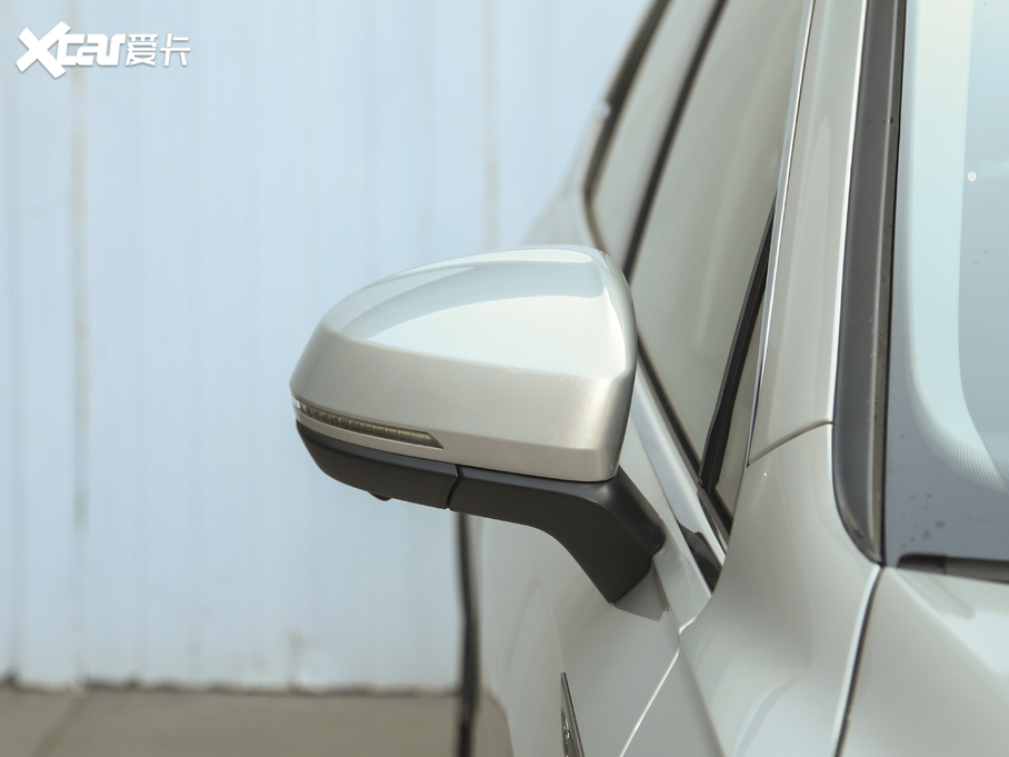 2021;^L 330TSI Խ R-Line